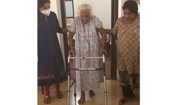 Successful Hip surgery for a woman at the age of 99, mobilized on the same day